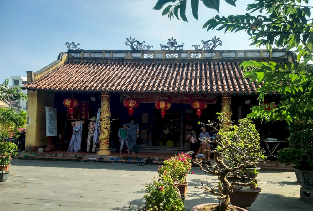 Ong Nhieu Pagoda has a simple size and architecture